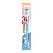 Зубна щітка Oral-B 3 Effect Делікатне відбілювання середня жорсткість