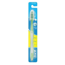 Зубна щітка Oral-B Shiny Clean середня жорсткість